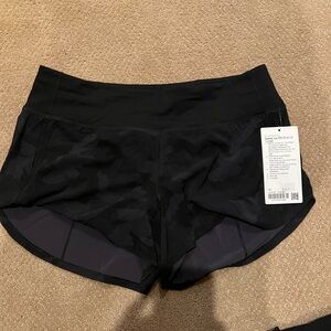 Lululemon Athletica Black Athletic Shorts with speed up MR  4” length brand new